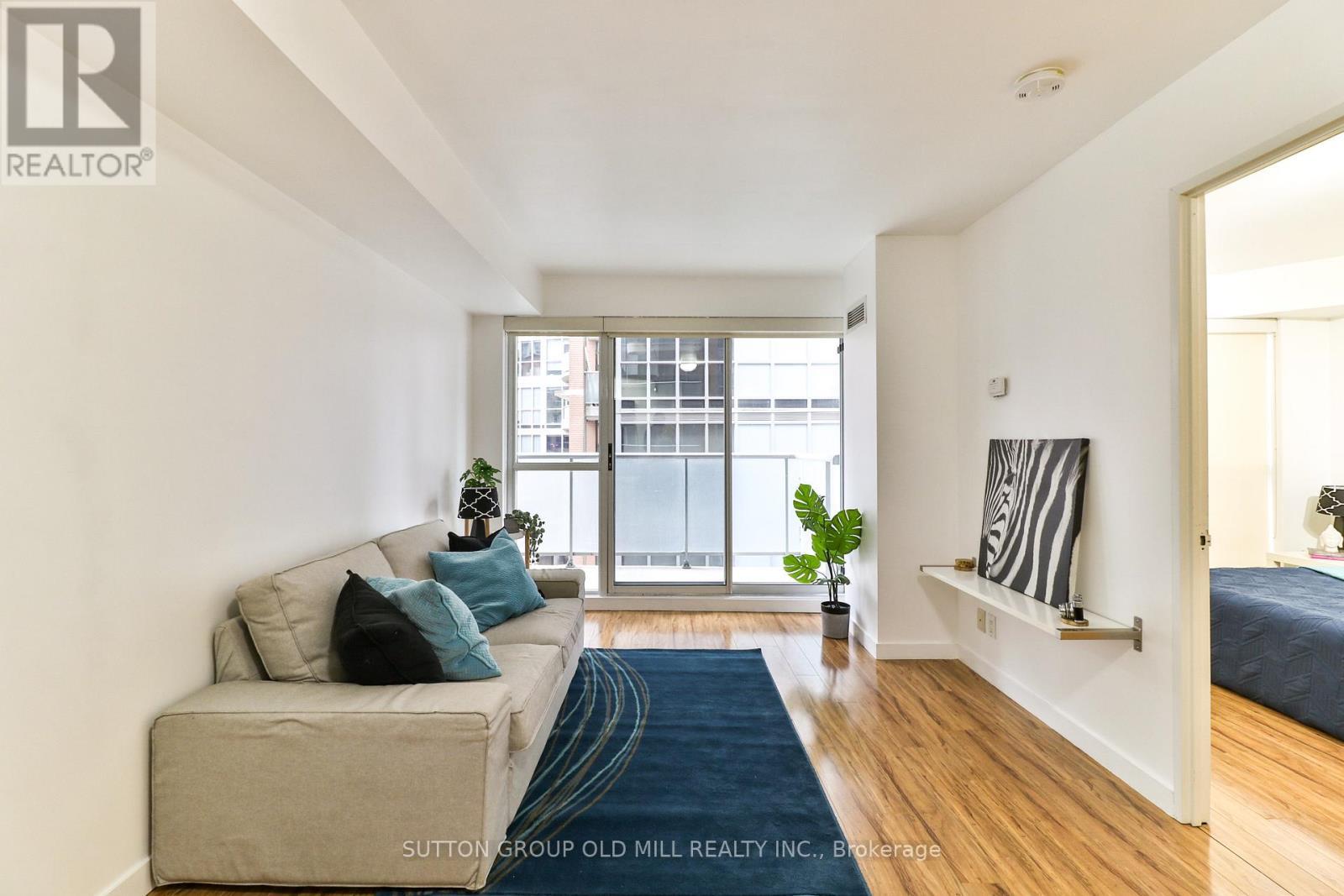 205 - 1005 King Street W, Toronto, ON - Indoor