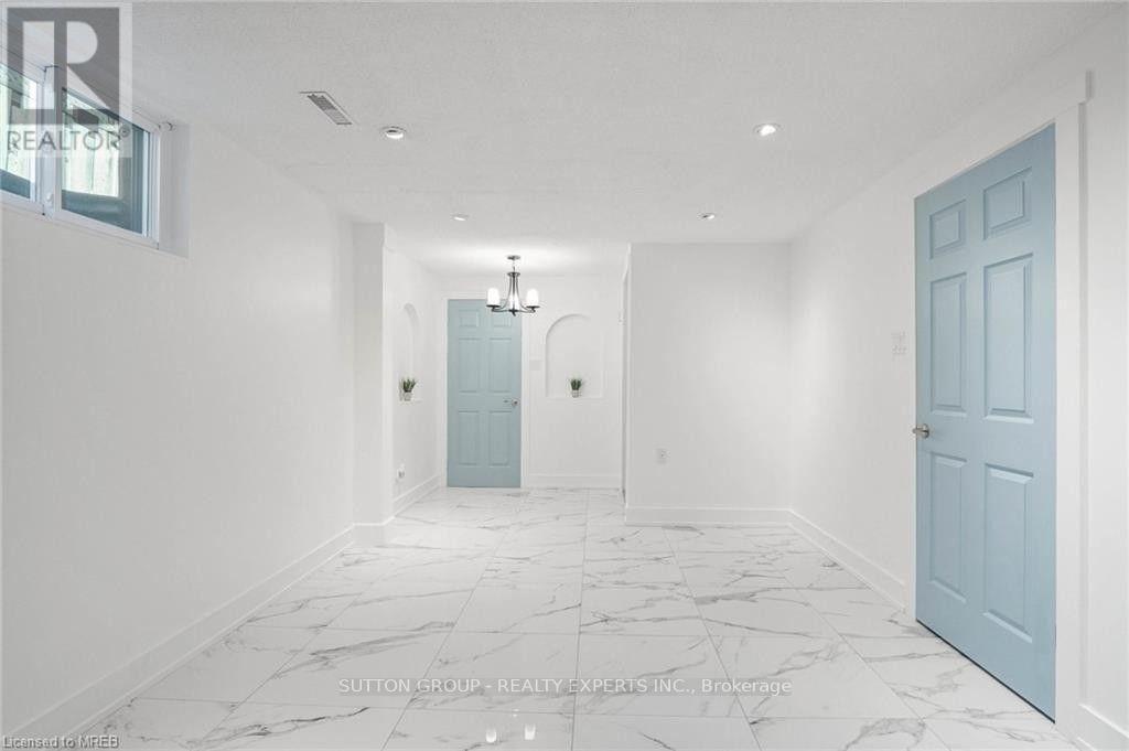 Basement - 218 Ingleside Place, Kitchener, ON - Indoor Photo Showing Other Room