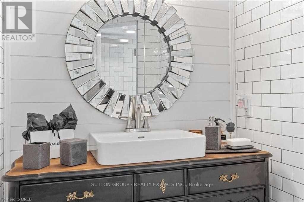 Basement - 218 Ingleside Place, Kitchener, ON - Indoor Photo Showing Bathroom