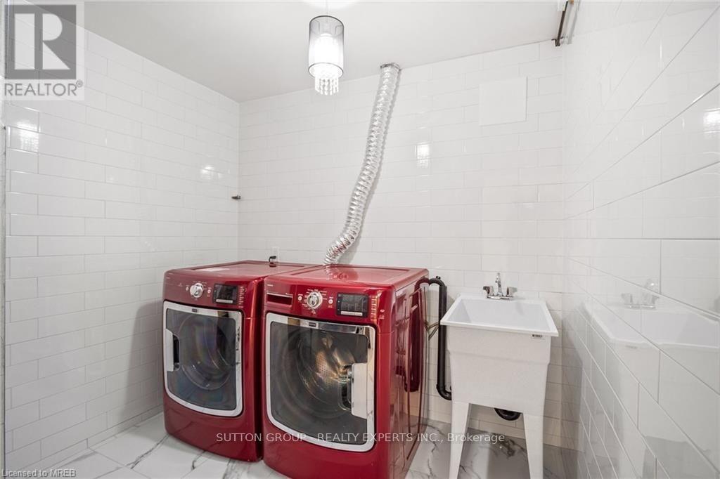Basement - 218 Ingleside Place, Kitchener, ON - Indoor Photo Showing Laundry Room