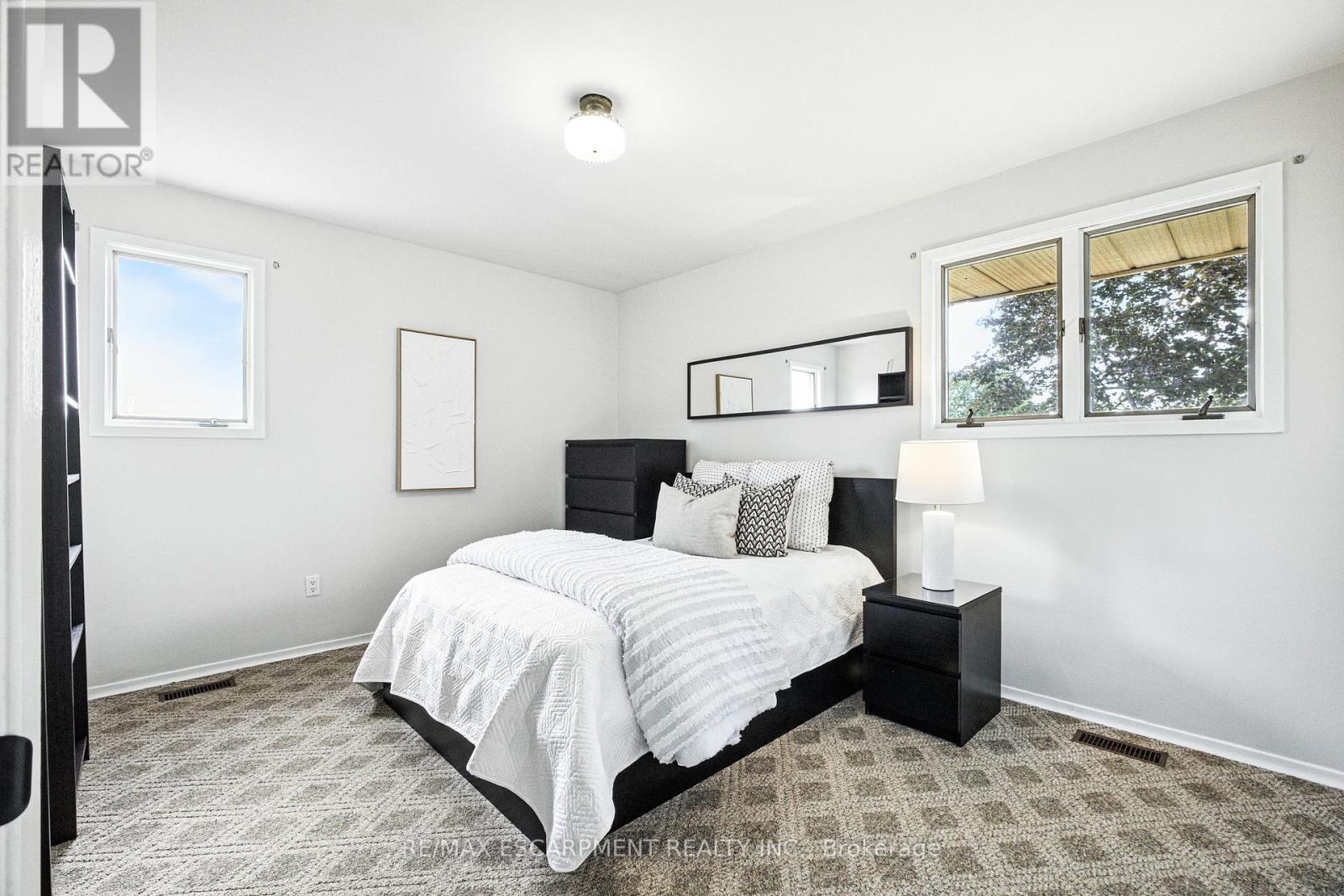2276 Binbrook Road, Hamilton, ON - Indoor Photo Showing Bedroom