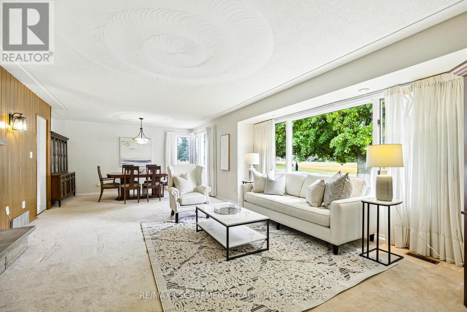 2276 Binbrook Road, Hamilton, ON - Indoor Photo Showing Living Room