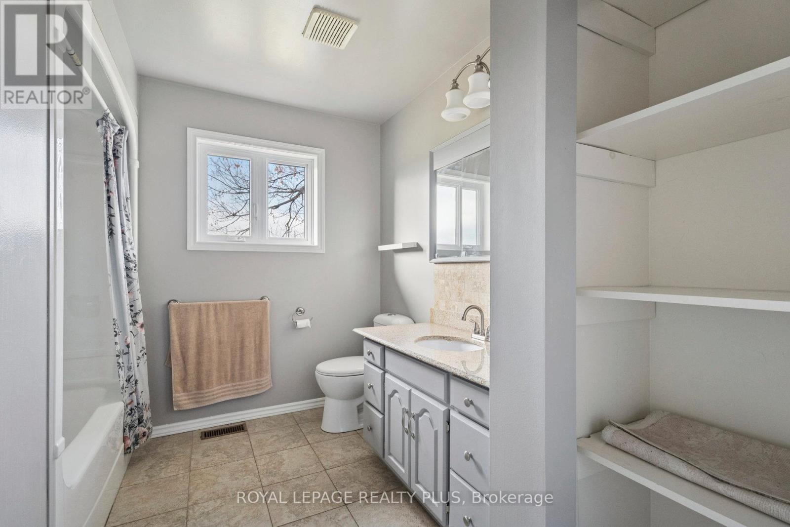 7719 Poplar Side Road, Clearview, ON - Indoor Photo Showing Bathroom
