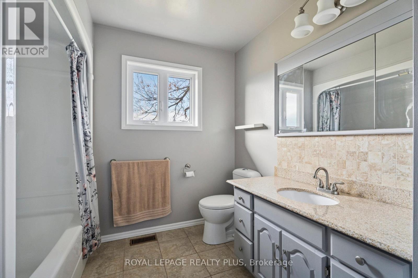 7719 Poplar Side Road, Clearview, ON - Indoor Photo Showing Bathroom