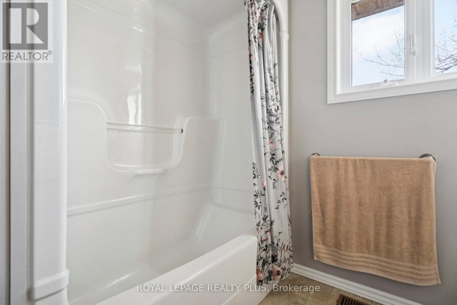 7719 Poplar Side Road, Clearview, ON - Indoor Photo Showing Bathroom
