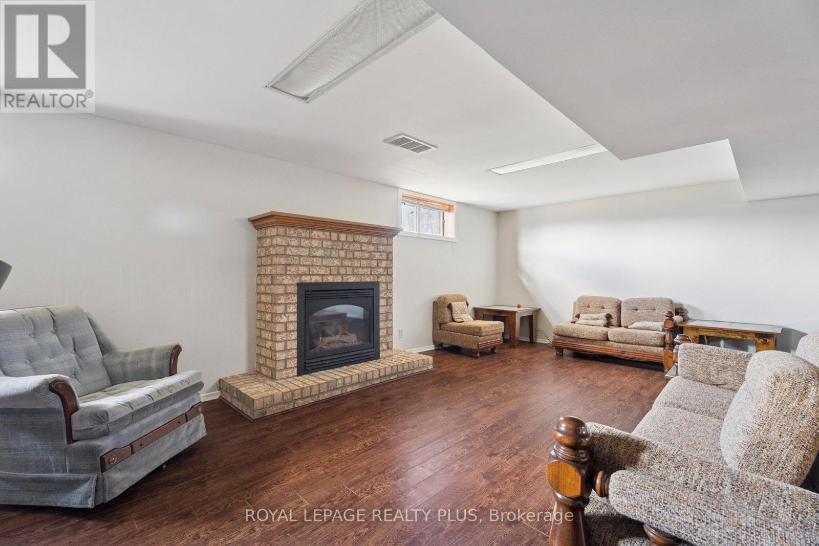 7719 Poplar Side Road, Clearview, ON - Indoor Photo Showing Living Room With Fireplace