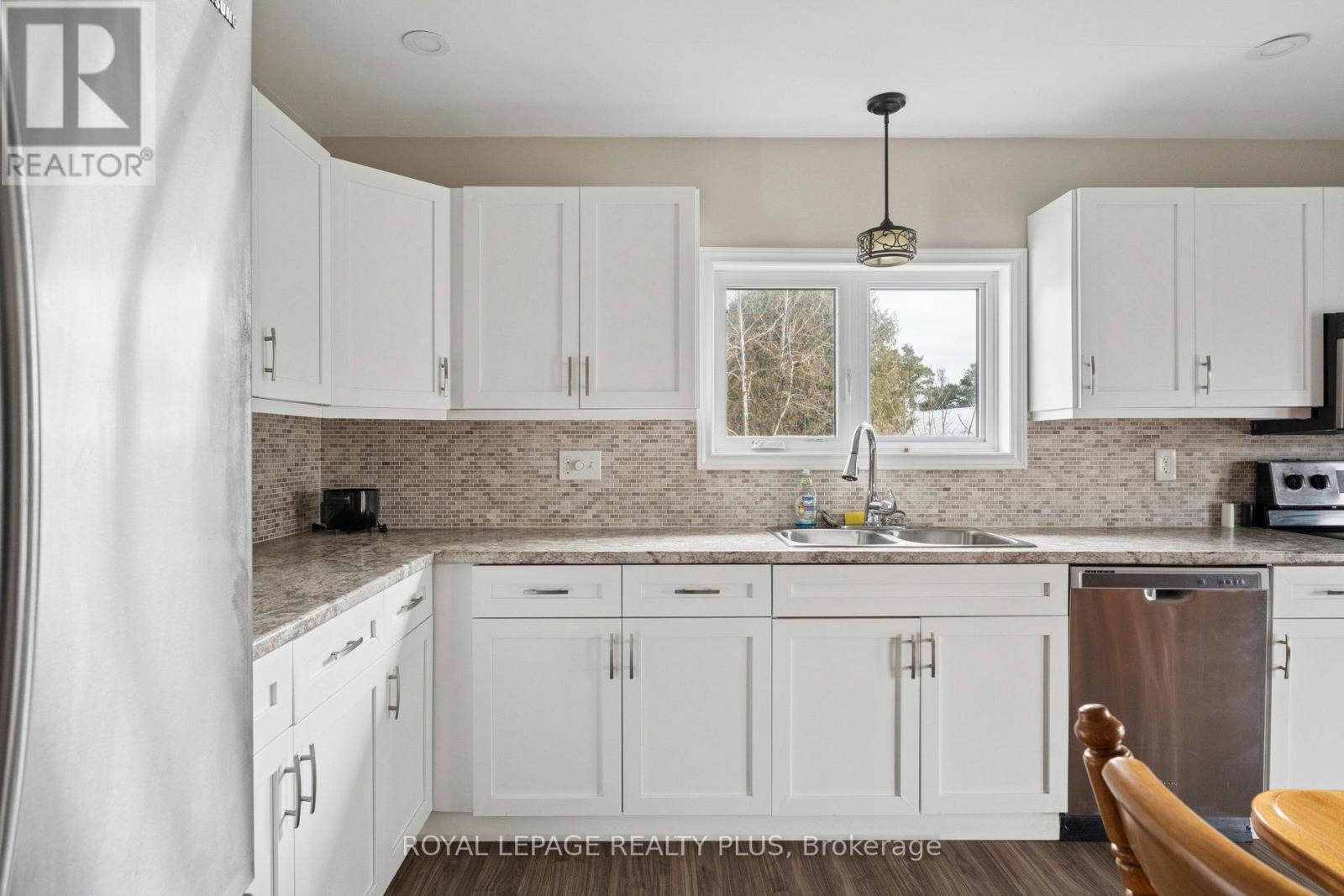 7719 Poplar Side Road, Clearview, ON - Indoor Photo Showing Kitchen With Double Sink