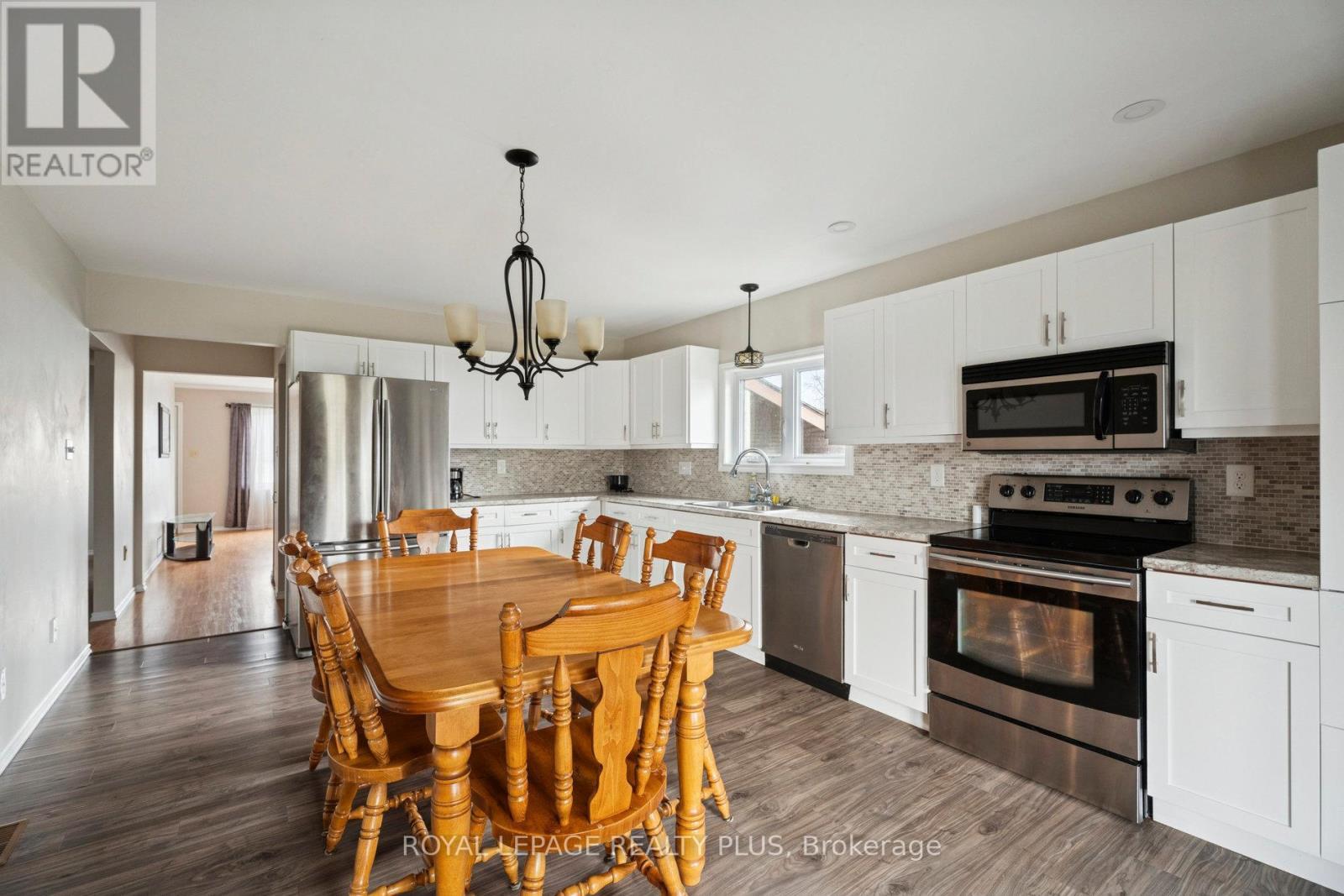 7719 Poplar Side Road, Clearview, ON - Indoor Photo Showing Kitchen With Upgraded Kitchen