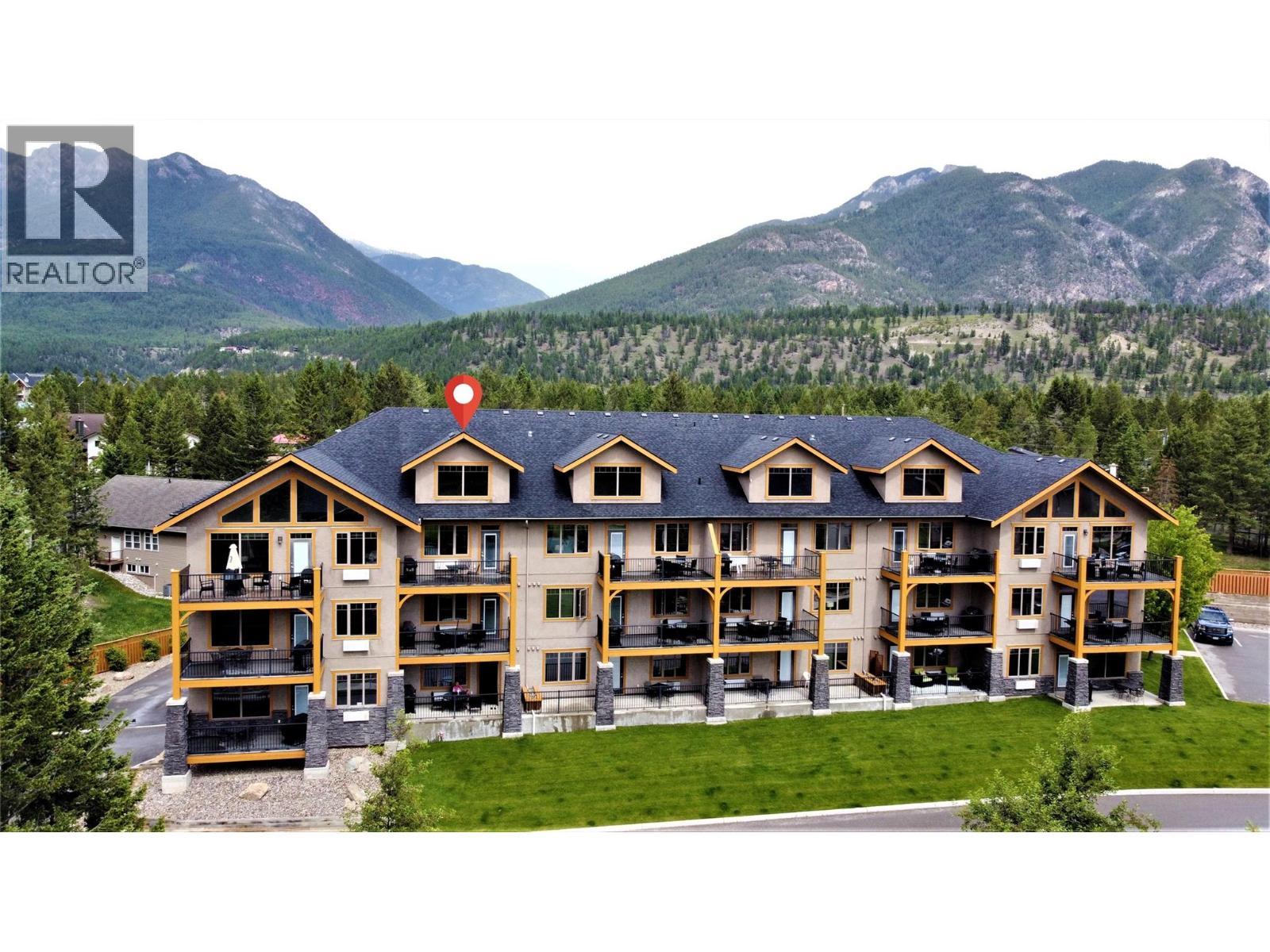 700 Bighorn Boulevard Unit# 735 M1, Radium Hot Springs, BC - Outdoor With Balcony With Facade