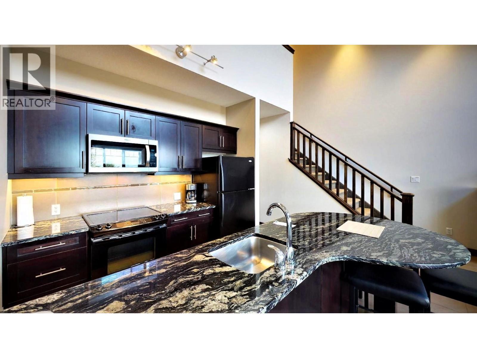 700 Bighorn Boulevard Unit# 735 M1, Radium Hot Springs, BC - Indoor Photo Showing Kitchen