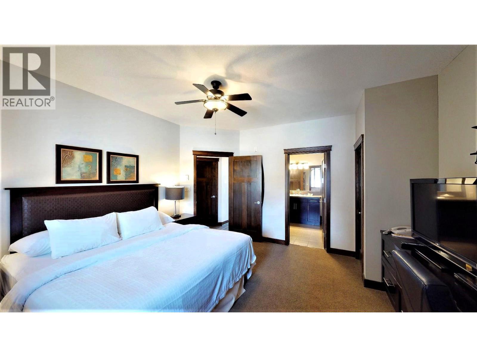 700 Bighorn Boulevard Unit# 735 M1, Radium Hot Springs, BC - Indoor Photo Showing Bedroom