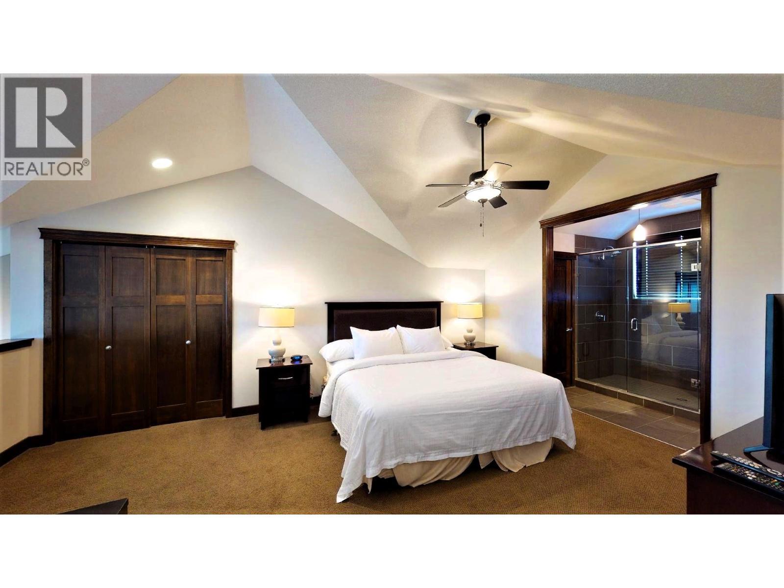 700 Bighorn Boulevard Unit# 735 M1, Radium Hot Springs, BC - Indoor Photo Showing Bedroom