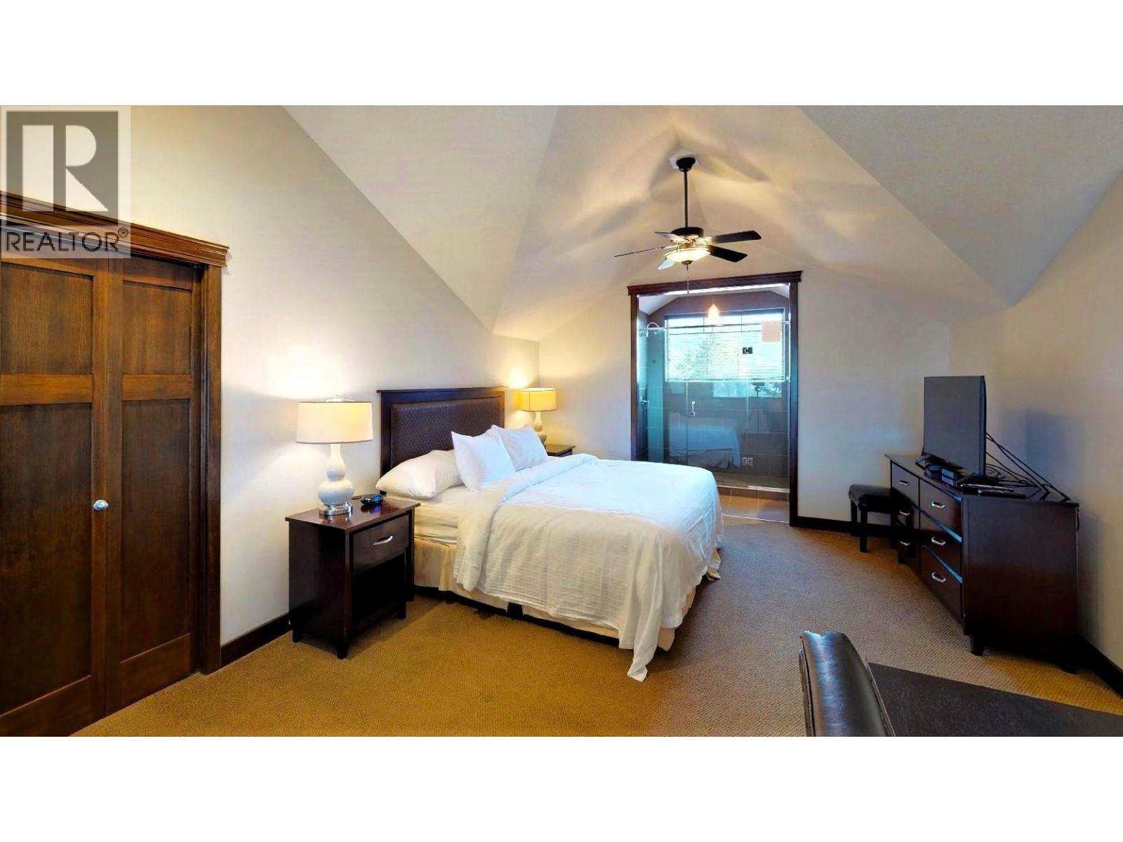 700 Bighorn Boulevard Unit# 735 M1, Radium Hot Springs, BC - Indoor Photo Showing Bedroom