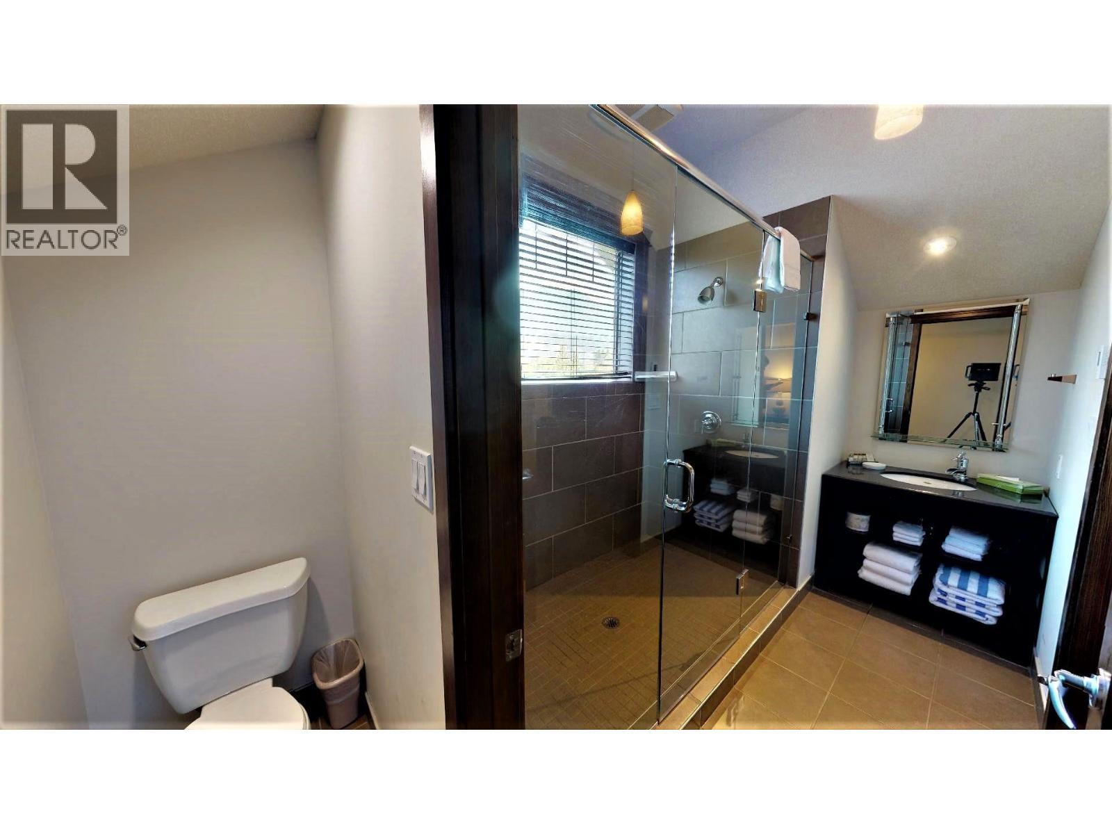 700 Bighorn Boulevard Unit# 735 M1, Radium Hot Springs, BC - Indoor Photo Showing Bathroom