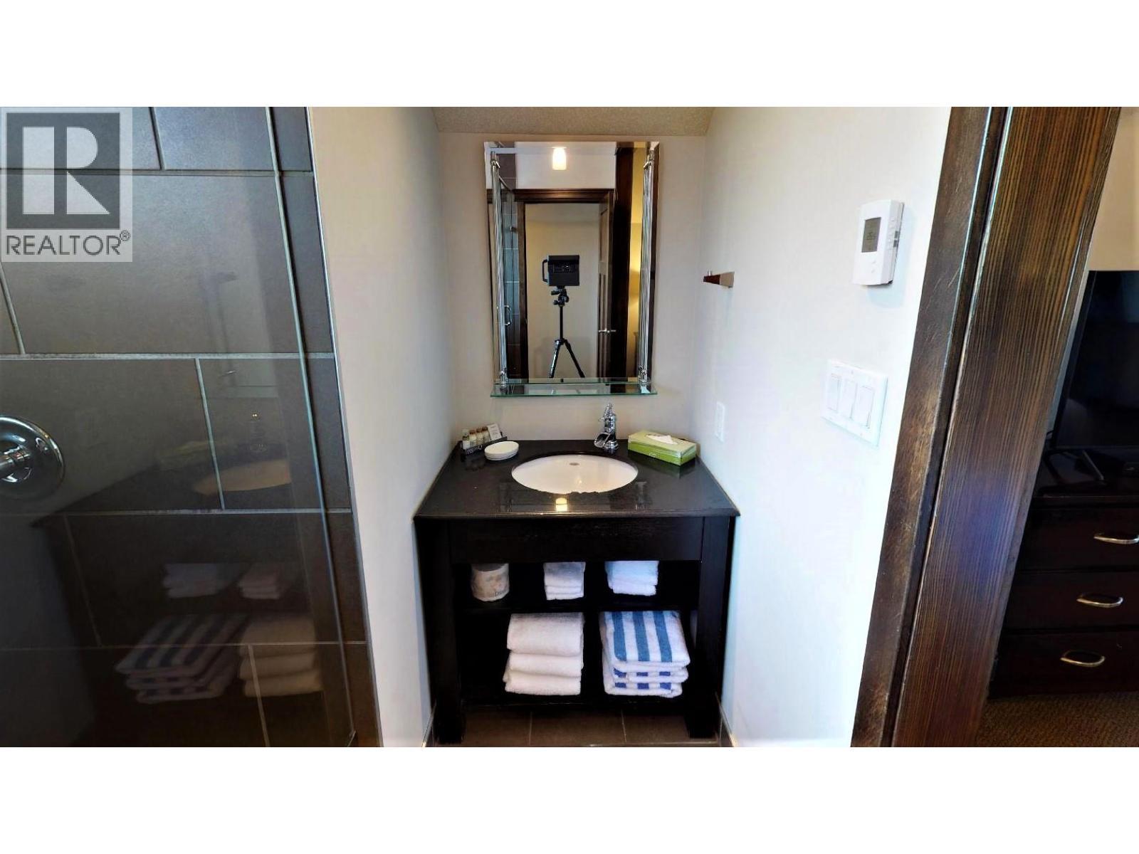 700 Bighorn Boulevard Unit# 735 M1, Radium Hot Springs, BC - Indoor Photo Showing Bathroom