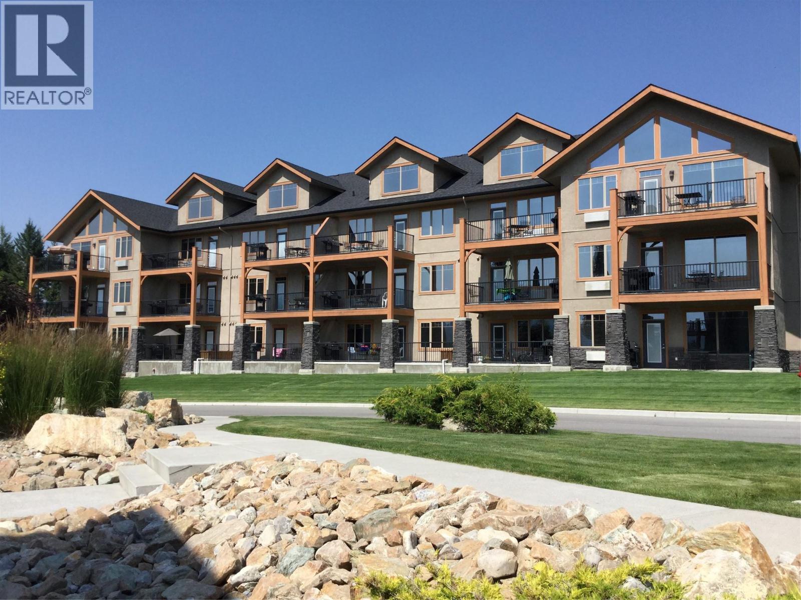 700 Bighorn Boulevard Unit# 735 M1, Radium Hot Springs, BC - Outdoor With Balcony With Facade