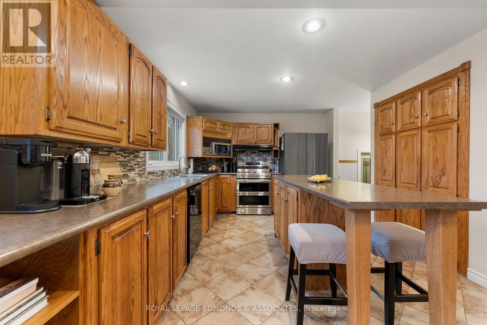 40925 Highway 41, Laurentian Valley, ON - Indoor Photo Showing Kitchen