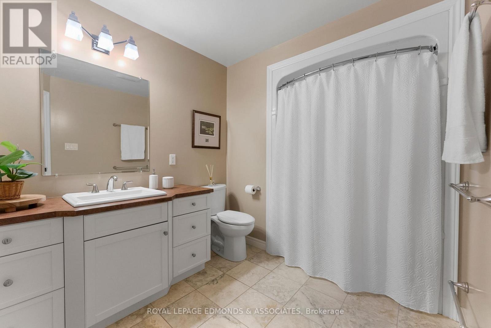 40925 Highway 41, Laurentian Valley, ON - Indoor Photo Showing Bathroom