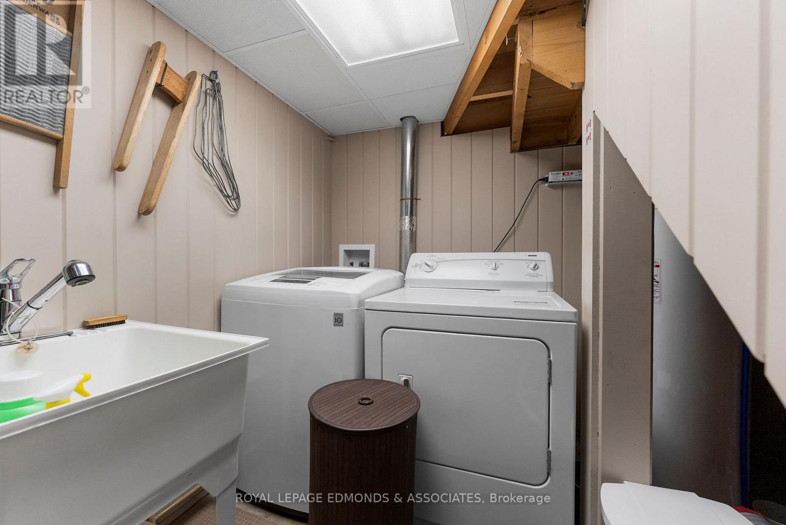 40925 Highway 41, Laurentian Valley, ON - Indoor Photo Showing Laundry Room