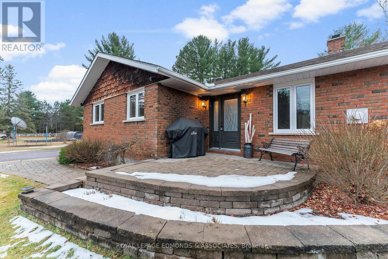 40925 Highway 41, Laurentian Valley, ON - Outdoor