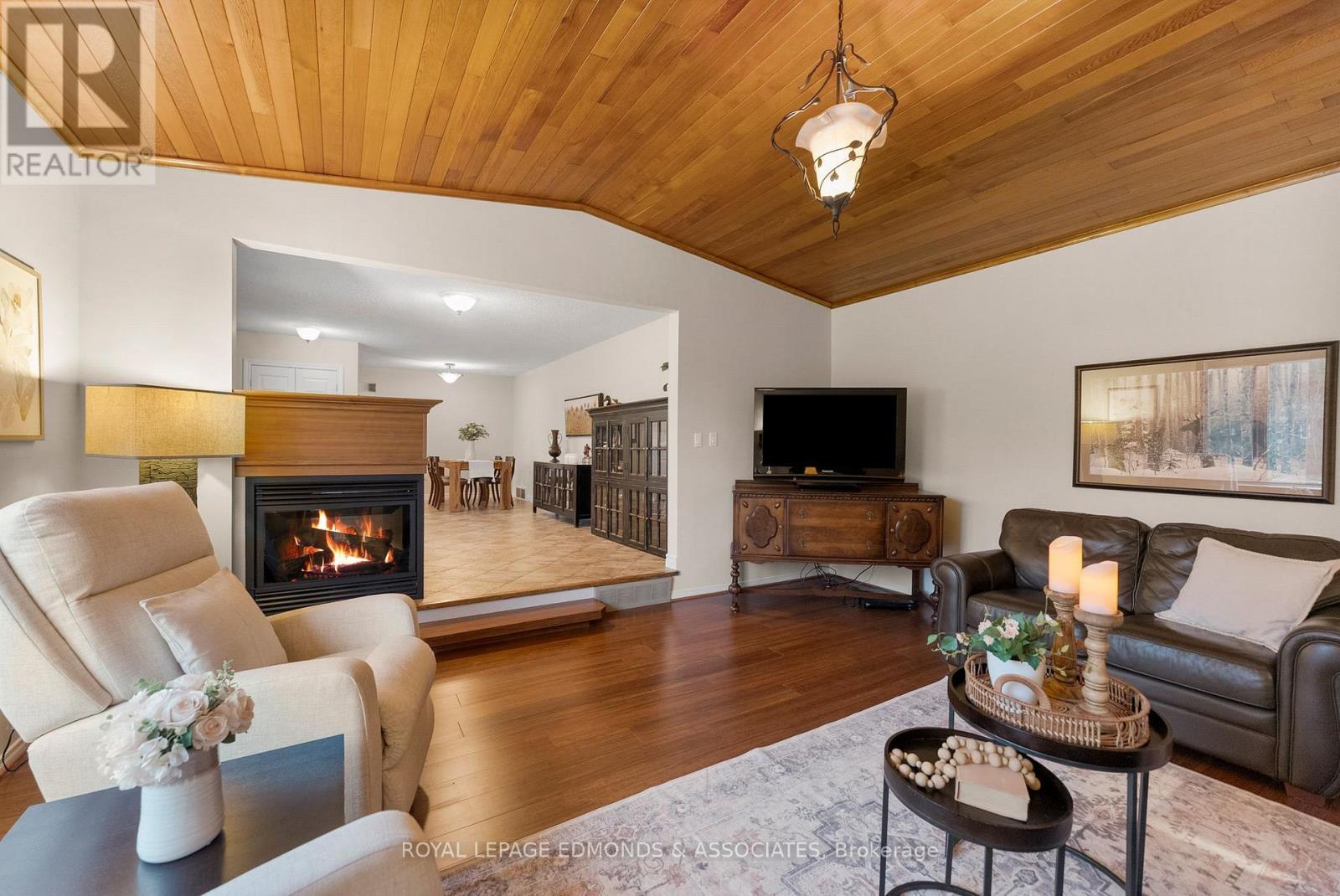 40925 Highway 41, Laurentian Valley, ON - Indoor Photo Showing Living Room With Fireplace