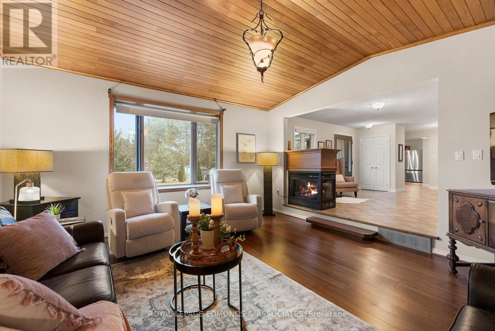 40925 Highway 41, Laurentian Valley, ON - Indoor Photo Showing Living Room With Fireplace