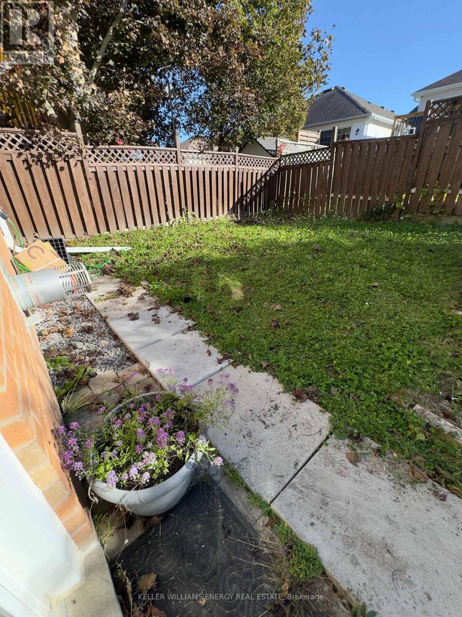 35 Champine Square, Clarington (Bowmanville), ON - Outdoor