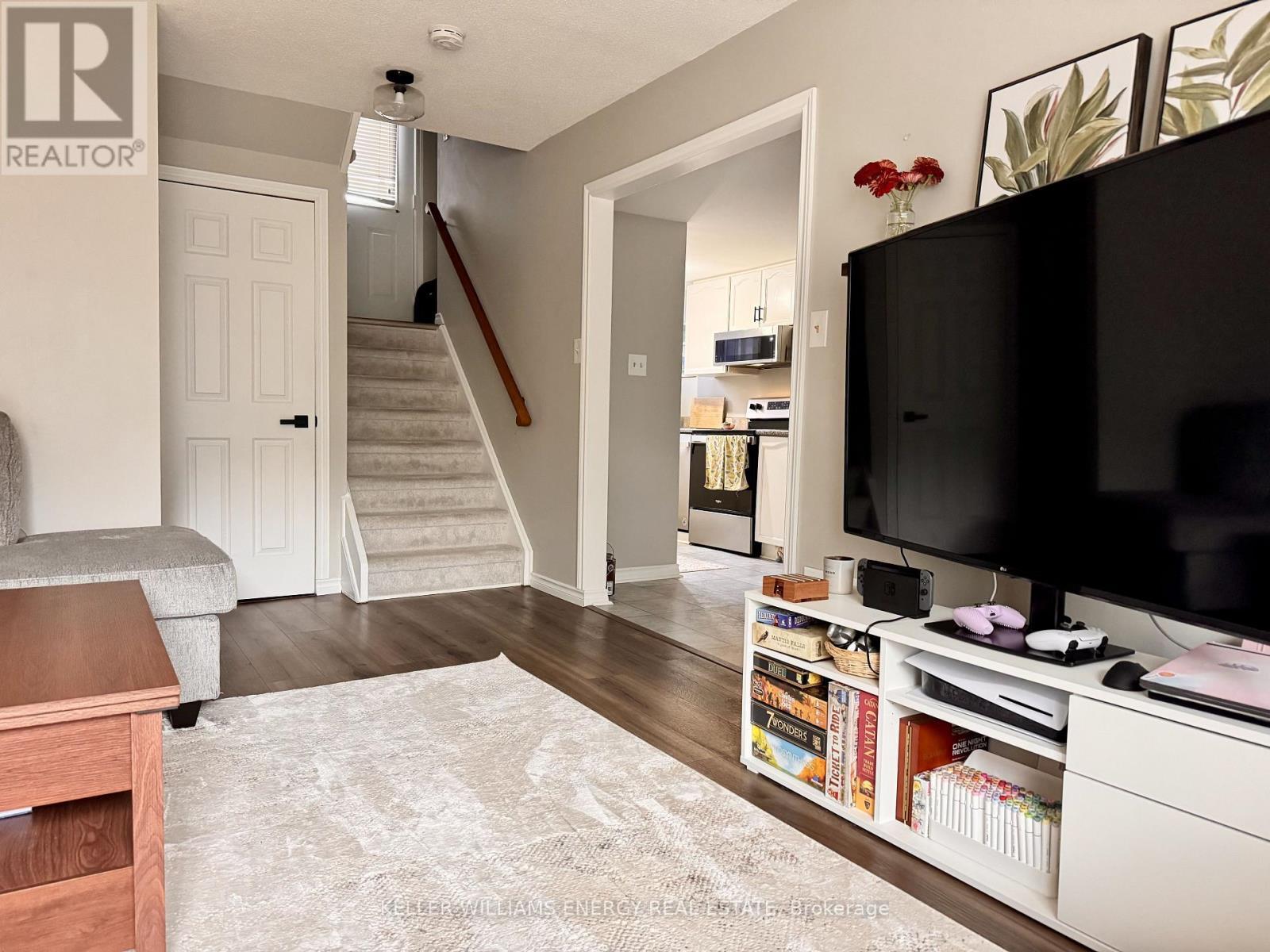 35 Champine Square, Clarington (Bowmanville), ON - Indoor