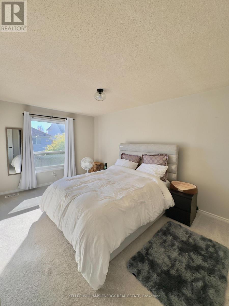 35 Champine Square, Clarington (Bowmanville), ON - Indoor Photo Showing Bedroom