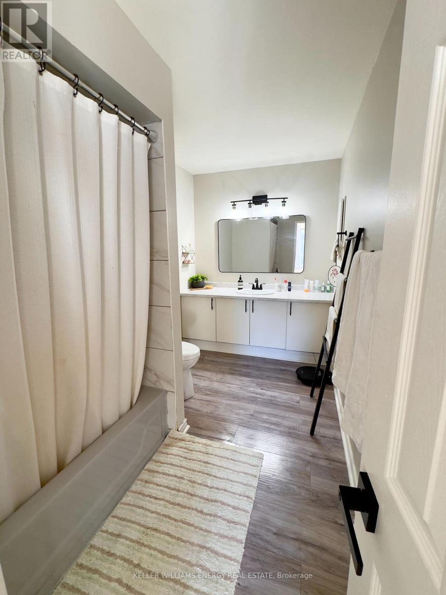 35 Champine Square, Clarington (Bowmanville), ON - Indoor Photo Showing Bathroom