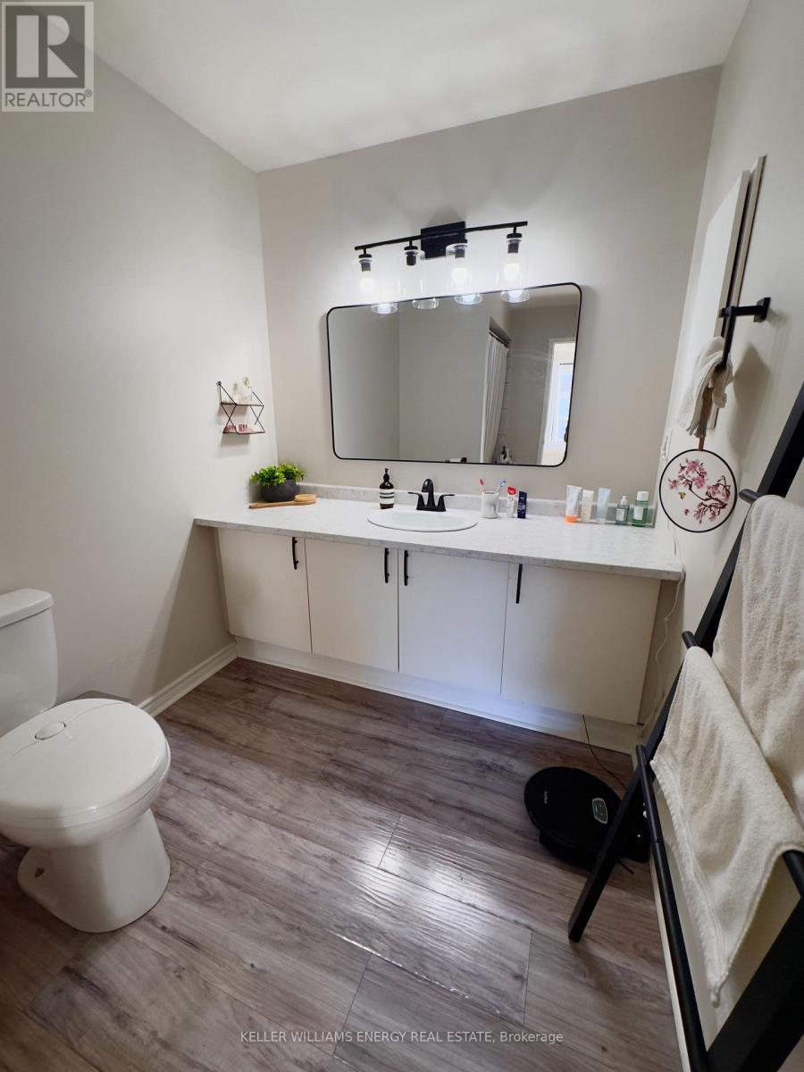 35 Champine Square, Clarington (Bowmanville), ON - Indoor Photo Showing Bathroom