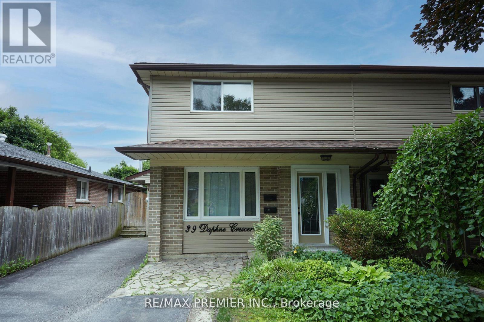 39 Daphne Crescent, Barrie, ON - Outdoor