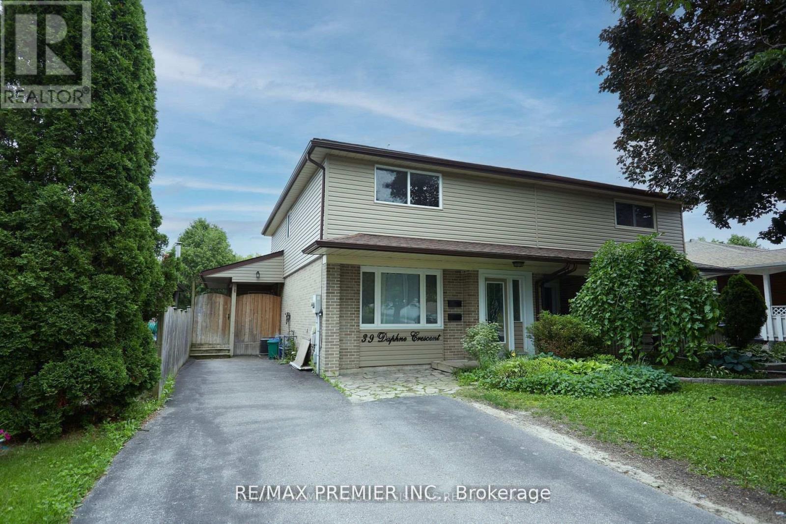 39 Daphne Crescent, Barrie, ON - Outdoor