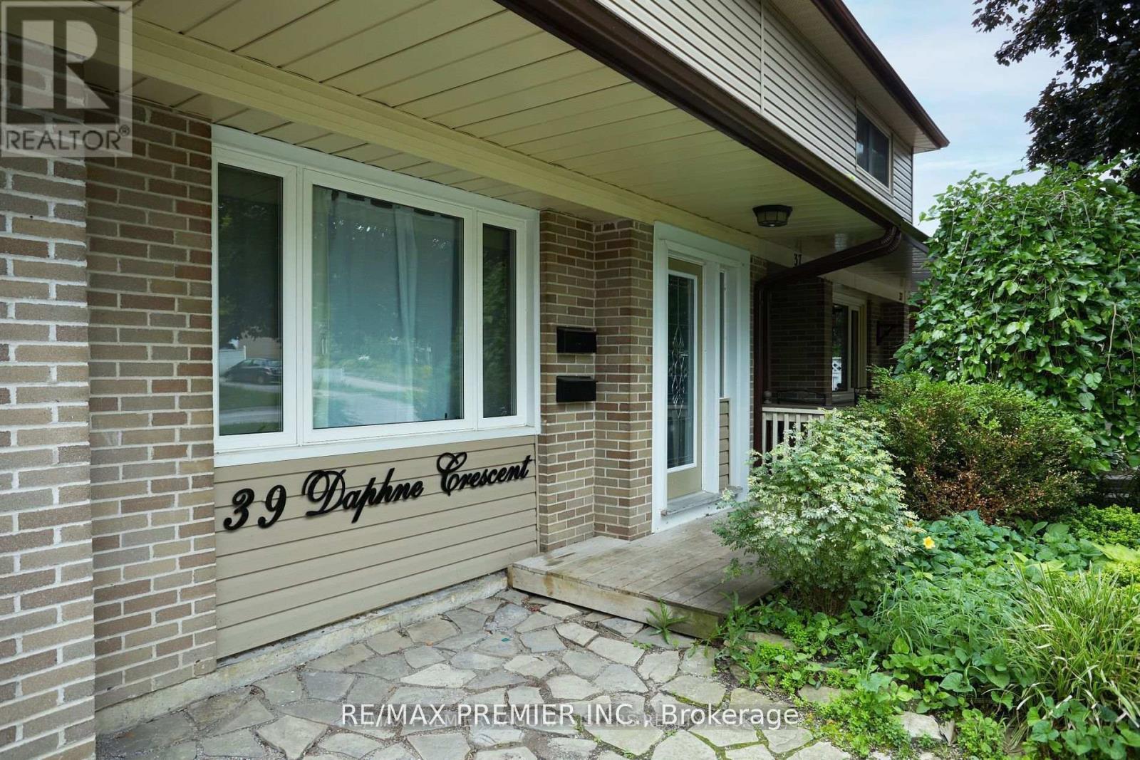 39 Daphne Crescent, Barrie, ON - Outdoor With Deck Patio Veranda