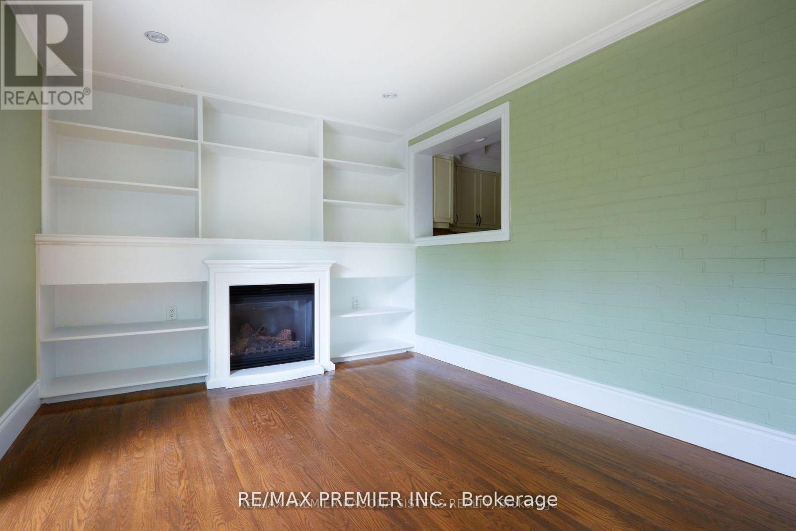 39 Daphne Crescent, Barrie, ON - Indoor Photo Showing Other Room With Fireplace