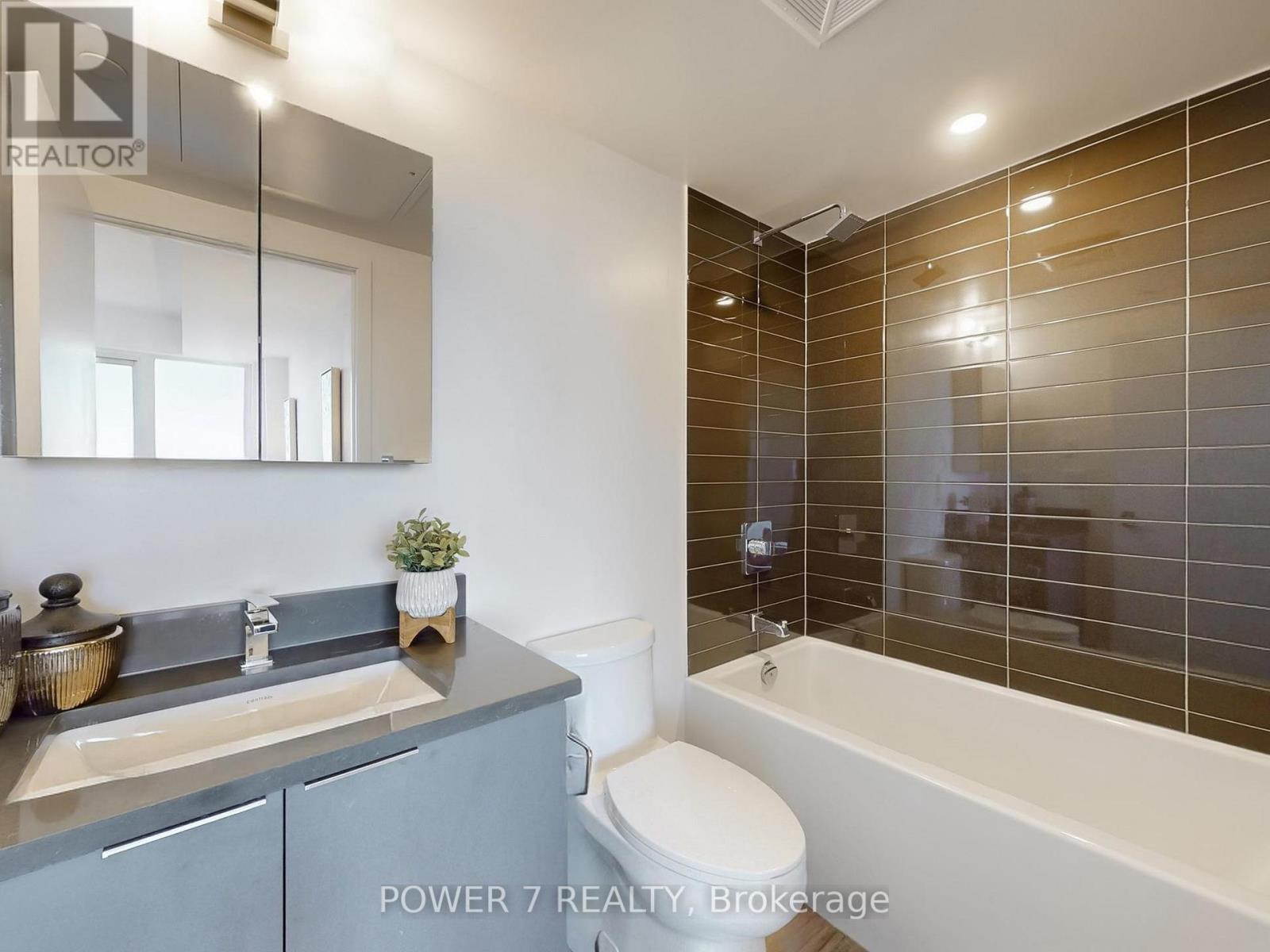 3605 - 2033 Kennedy Road, Toronto, ON - Indoor Photo Showing Bathroom