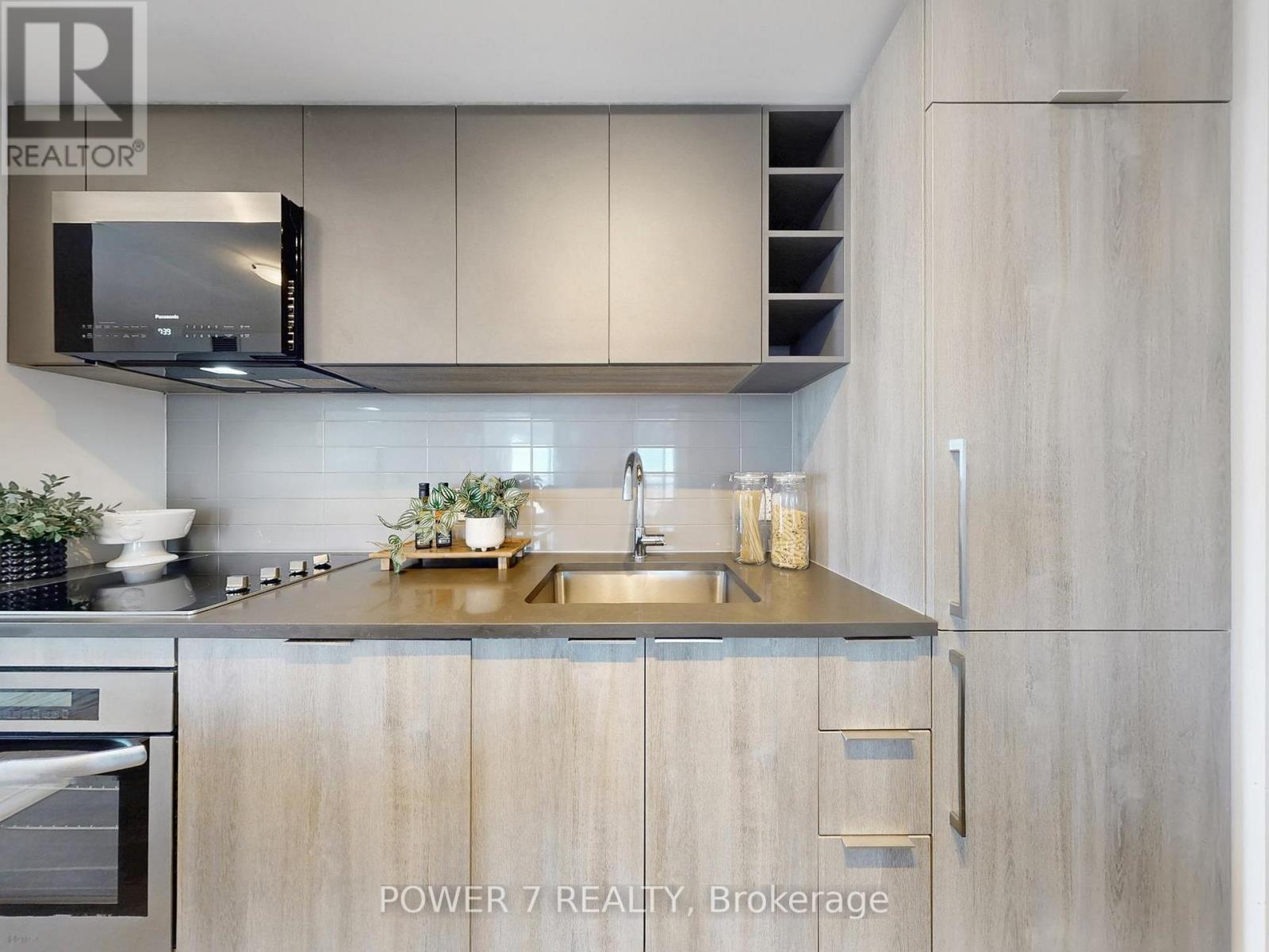 3605 - 2033 Kennedy Road, Toronto, ON - Indoor Photo Showing Kitchen