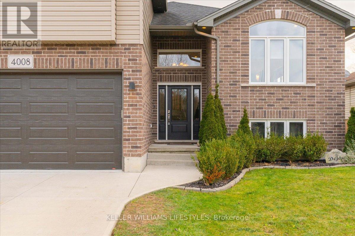 4008 Edward Street, Petrolia, ON - Outdoor With Exterior