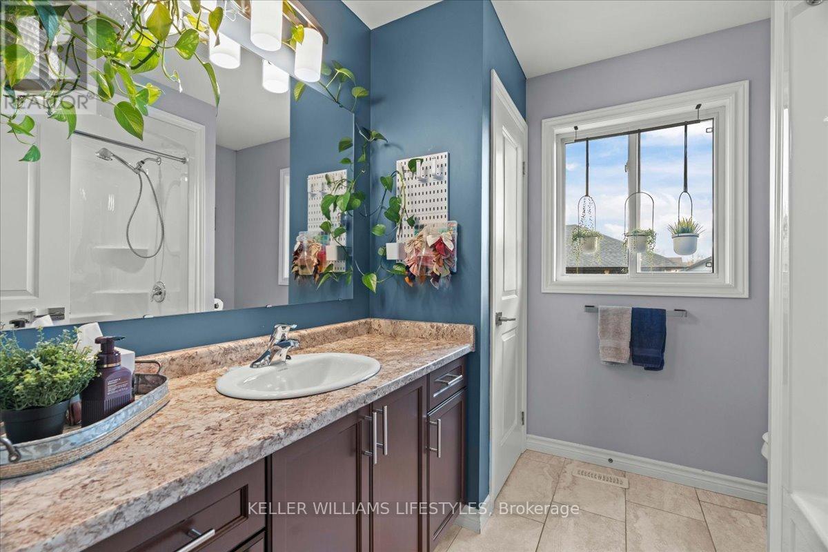 4008 Edward Street, Petrolia, ON - Indoor Photo Showing Bathroom