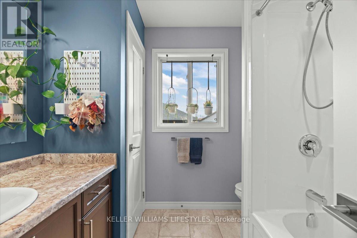4008 Edward Street, Petrolia, ON - Indoor Photo Showing Bathroom