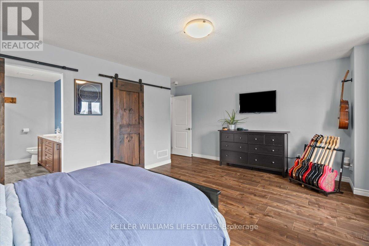4008 Edward Street, Petrolia, ON - Indoor Photo Showing Bedroom