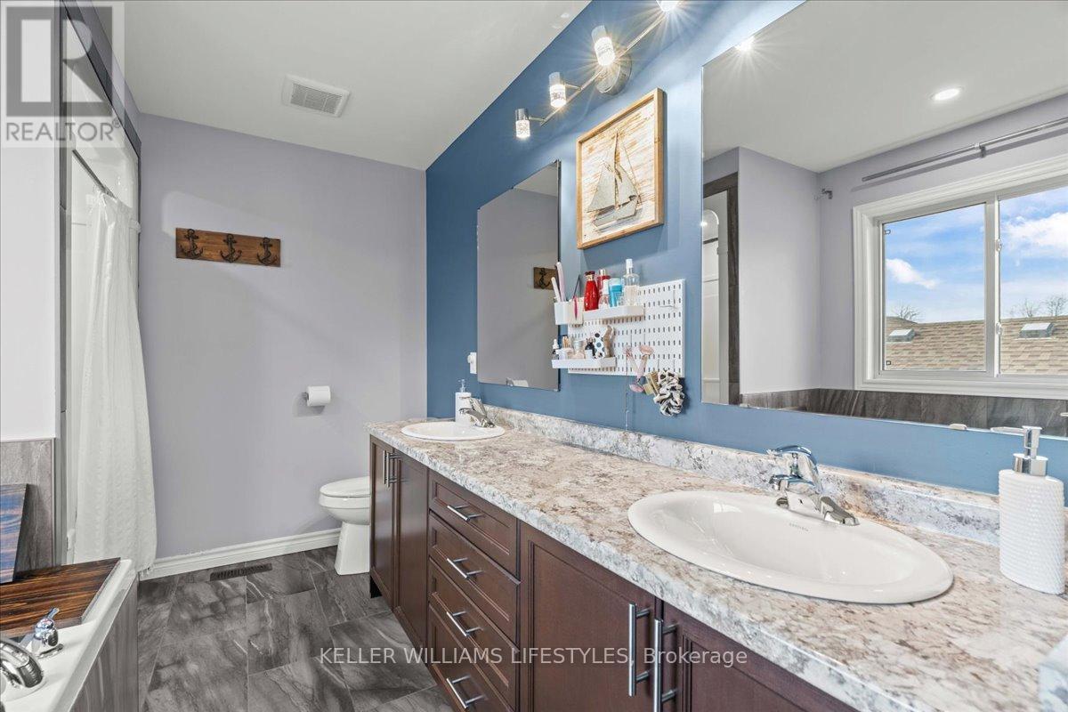 4008 Edward Street, Petrolia, ON - Indoor Photo Showing Bathroom