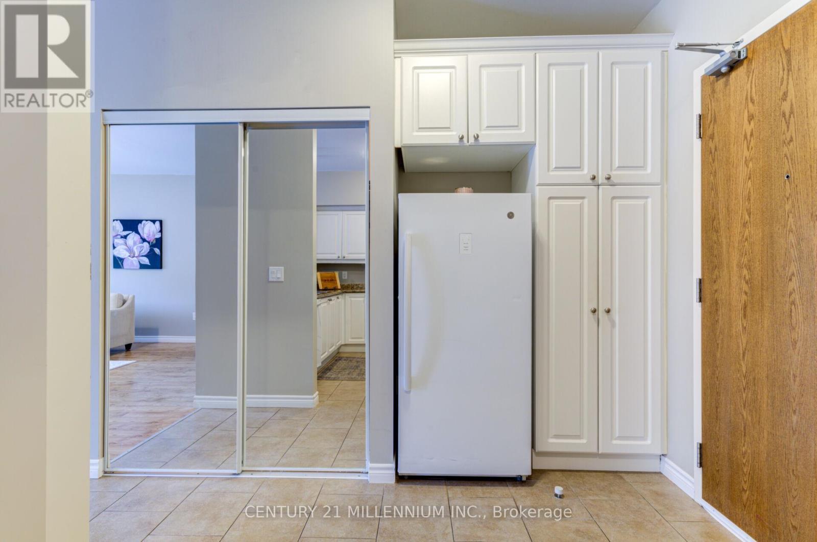 208 - 19A Yonge Street N, Springwater, ON - Indoor Photo Showing Other Room