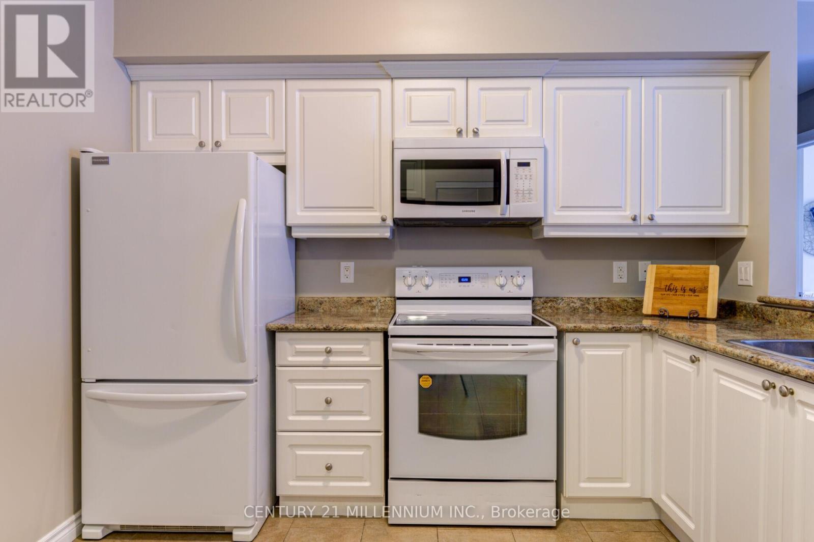 208 - 19A Yonge Street N, Springwater, ON - Indoor Photo Showing Kitchen
