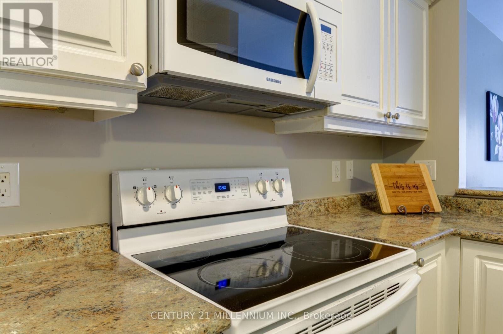 208 - 19A Yonge Street N, Springwater, ON - Indoor Photo Showing Kitchen