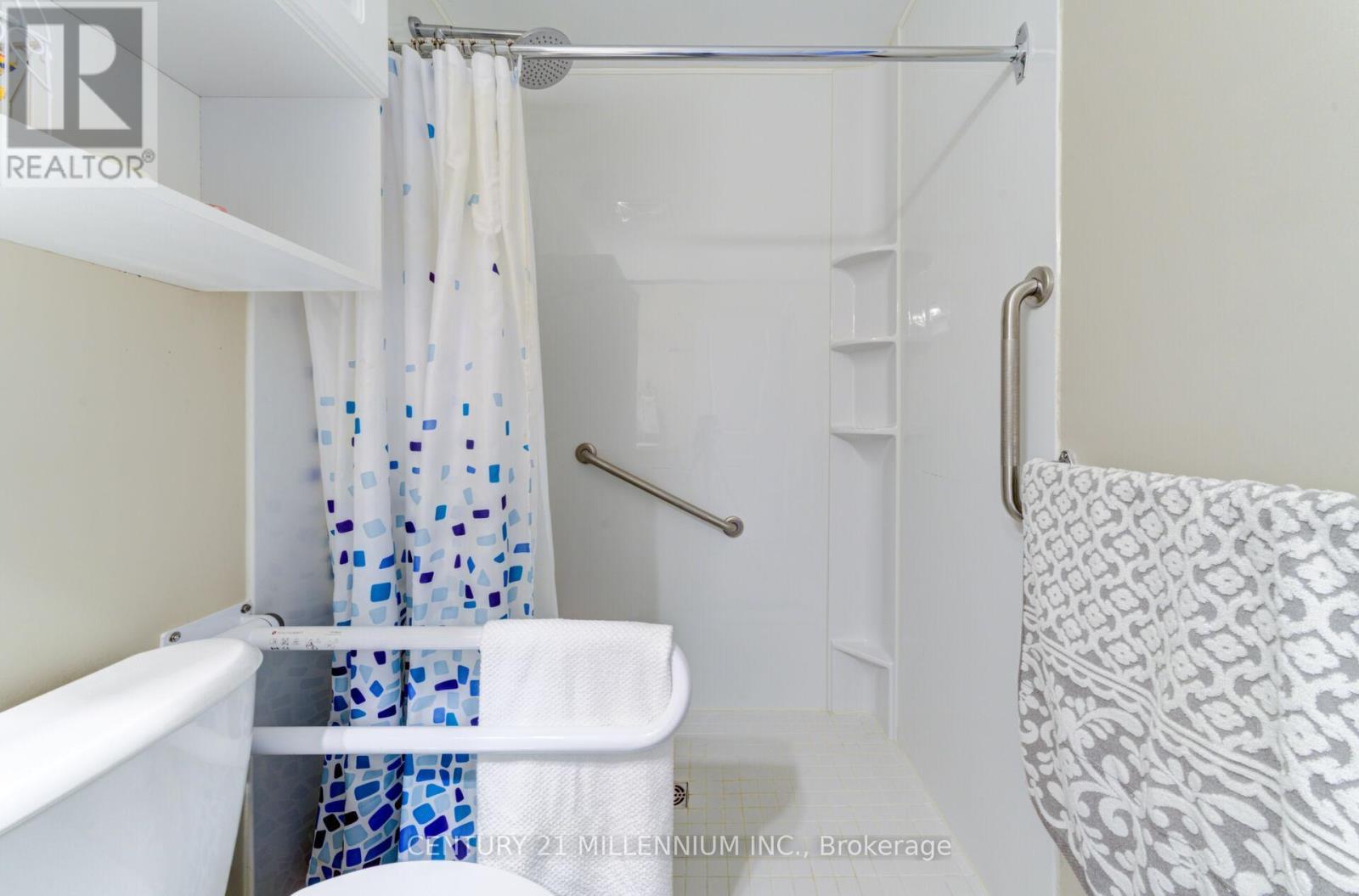 208 - 19A Yonge Street N, Springwater, ON - Indoor Photo Showing Bathroom