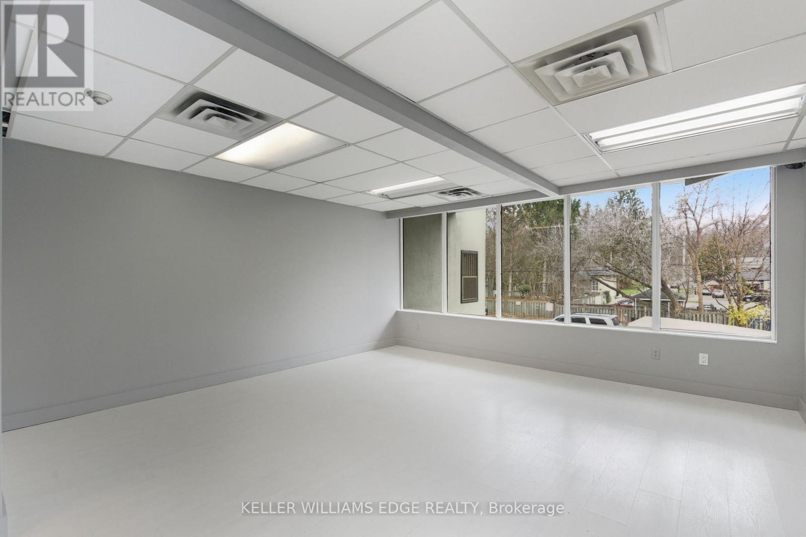 205 - 17 King Street E, Hamilton, ON