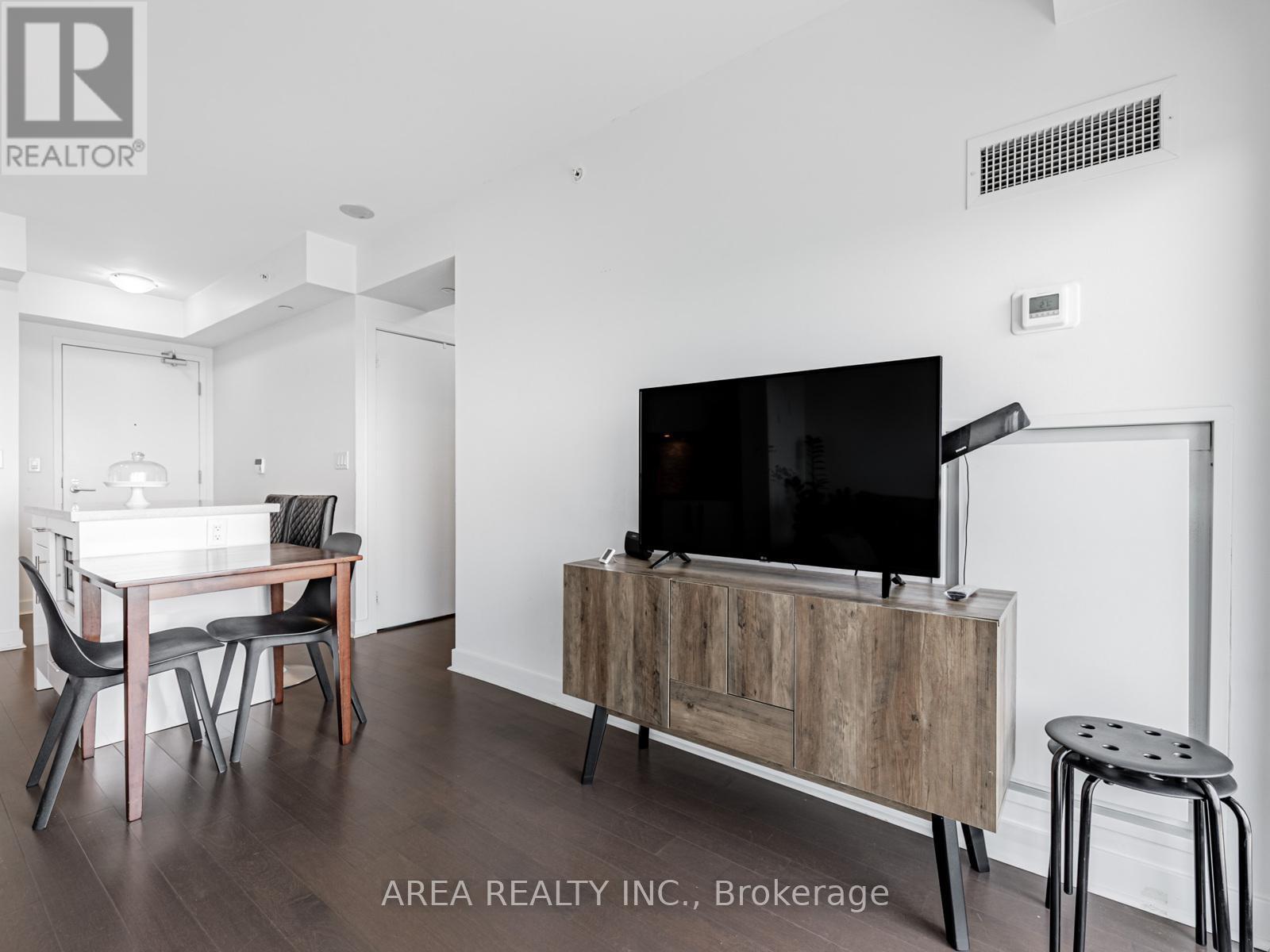 2001 - 58 Orchard View Boulevard, Toronto, ON - Indoor