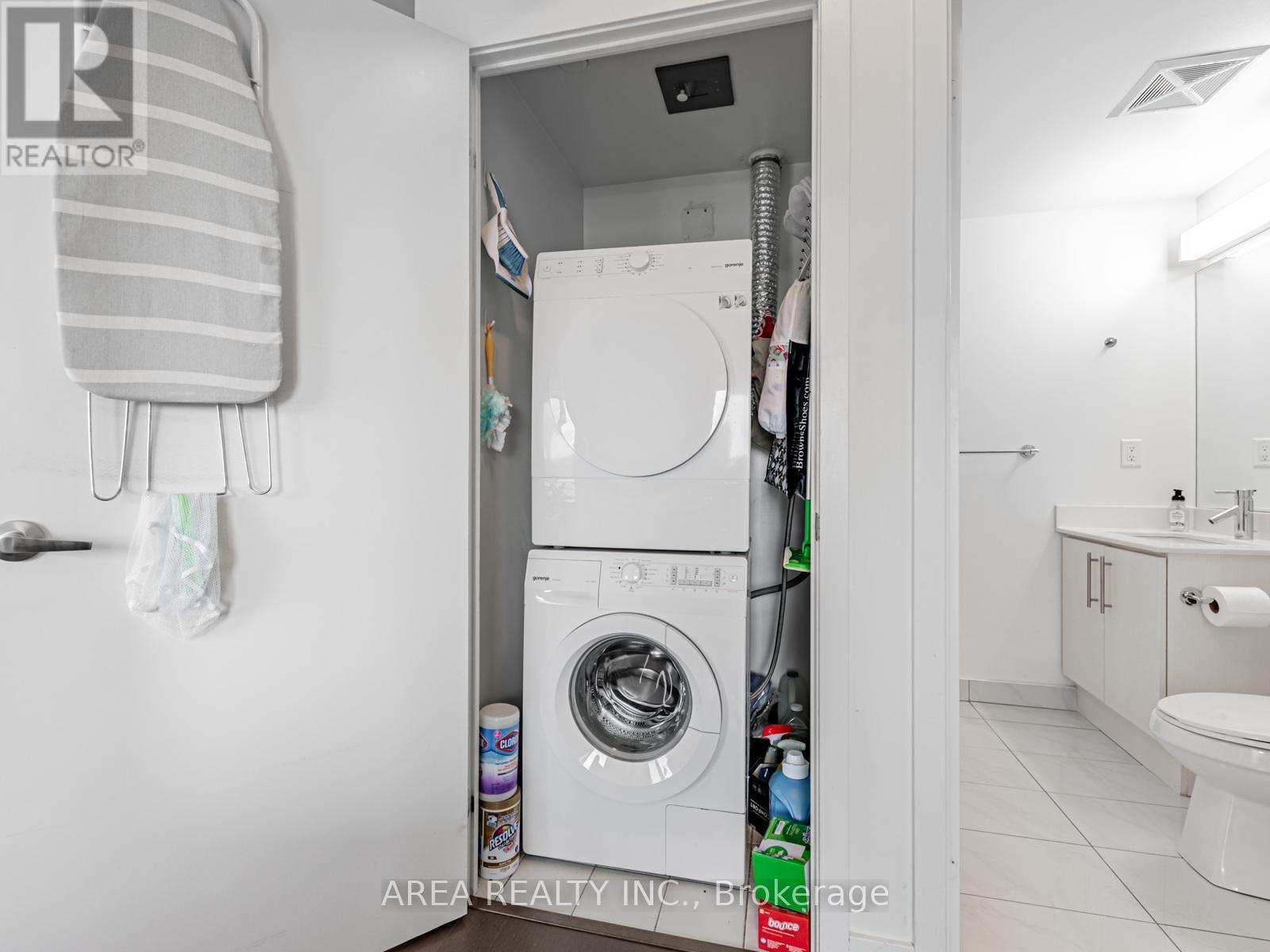 2001 - 58 Orchard View Boulevard, Toronto, ON - Indoor Photo Showing Laundry Room