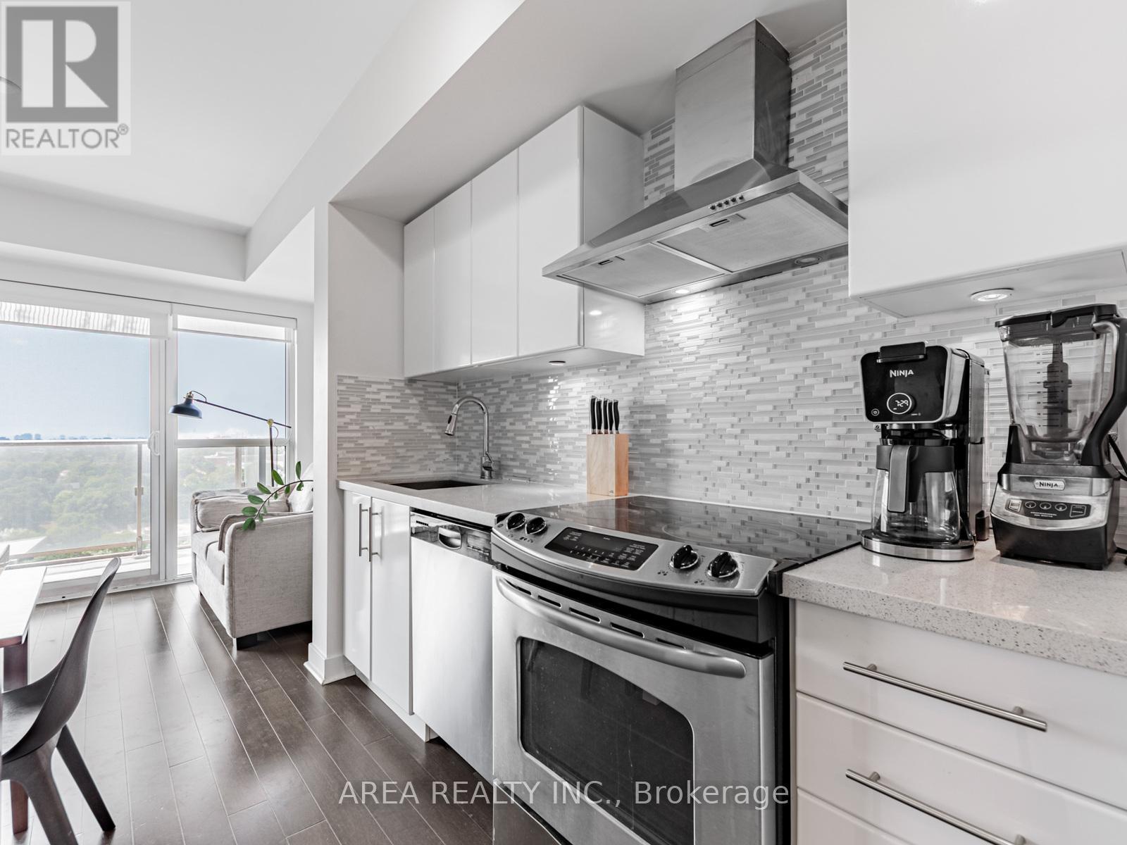 2001 - 58 Orchard View Boulevard, Toronto, ON - Indoor Photo Showing Kitchen With Upgraded Kitchen